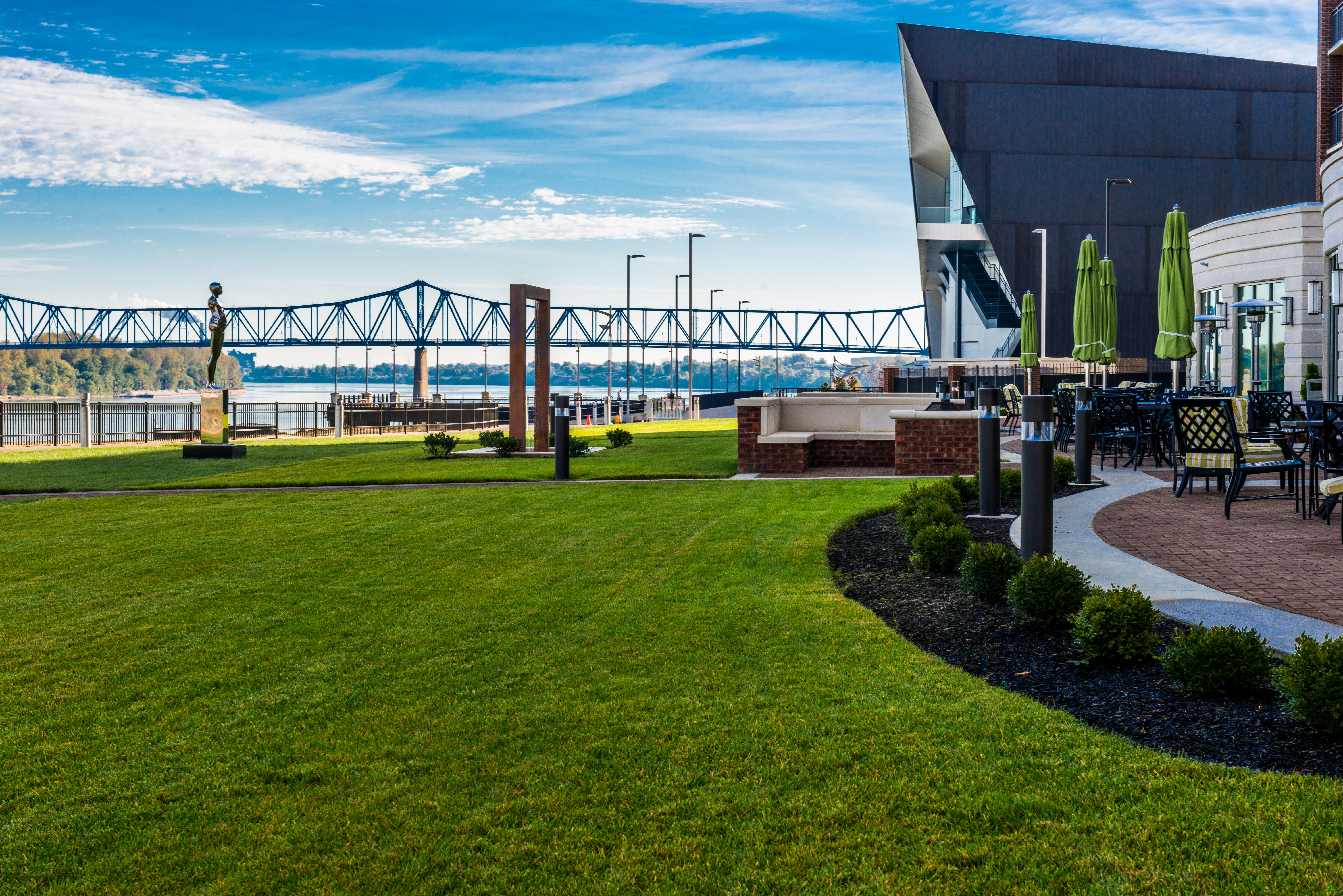Holiday Inn Owensboro Riverfront 69/75