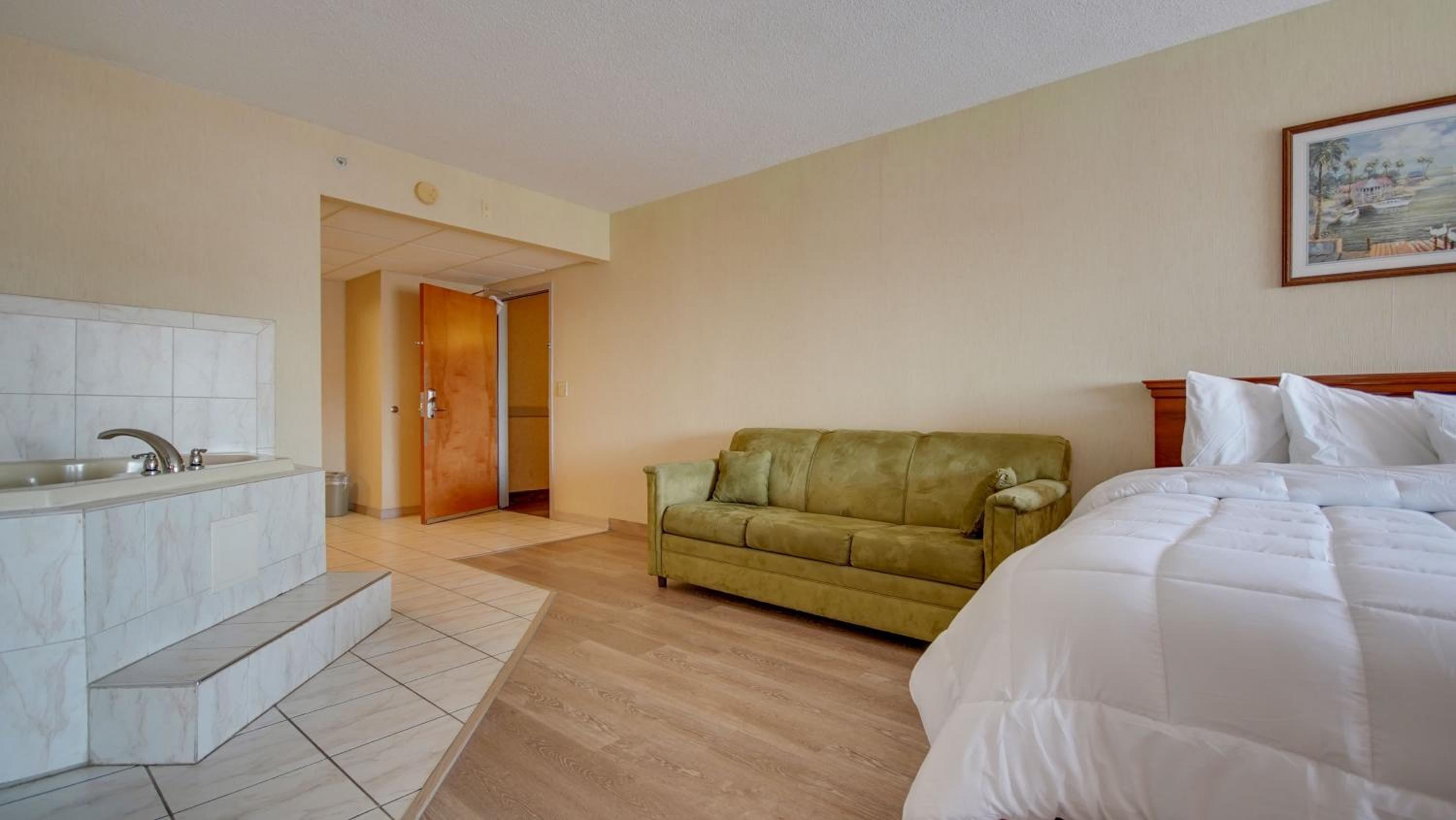 Room, 2 Queen Beds, Side View, Hot Tub، Ocean 1 Hotel and Suites 3/10