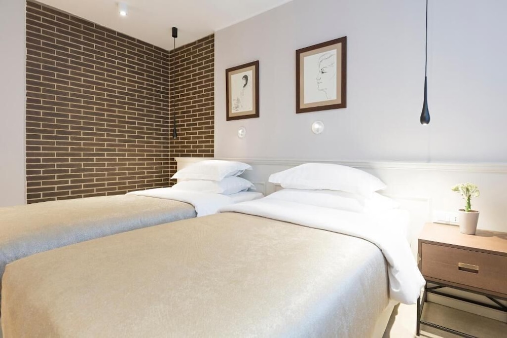 Envoy Hotel Belgrade 15/68