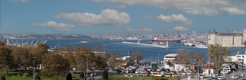 Dekalb Hotel Istanbul 47/50
