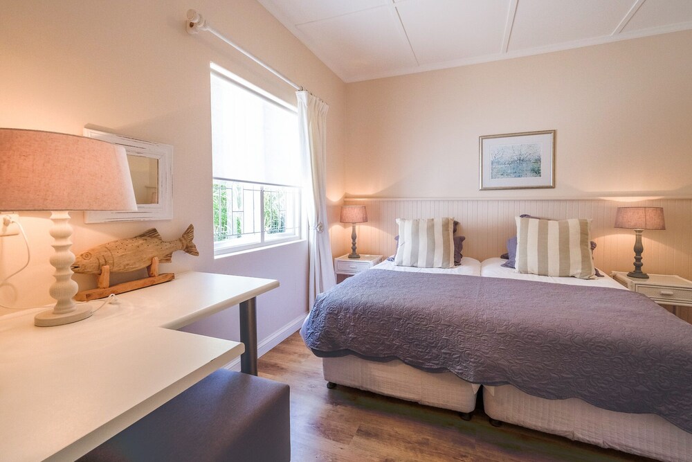 No. 10 Caledon Street Guest House 18/76