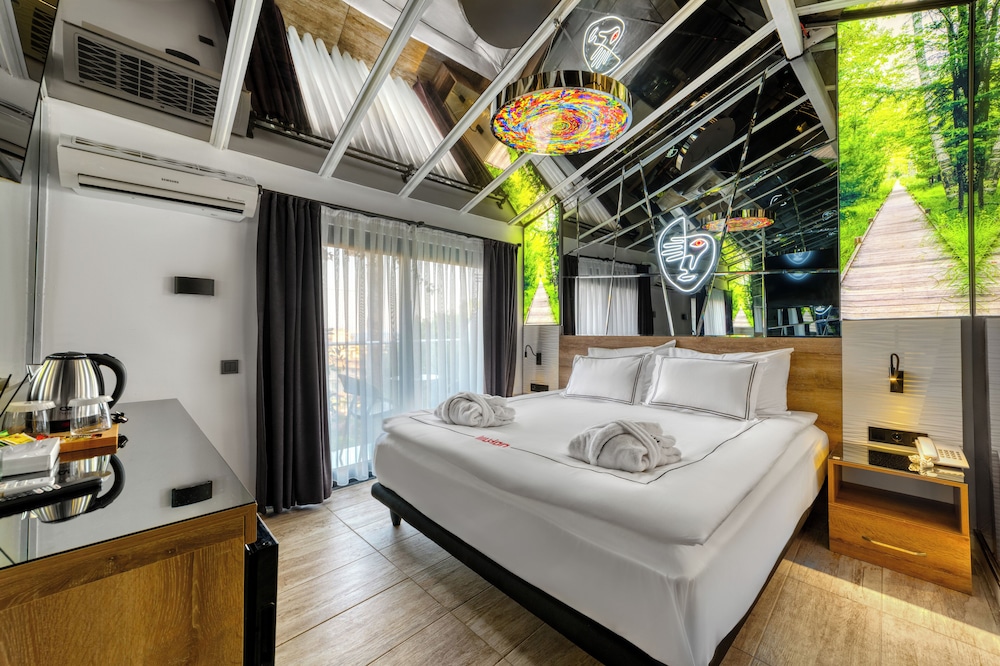 بنغل بسرير مزدوج بإطلالة على البحر بشرفة، La Finca Hotel 2/5