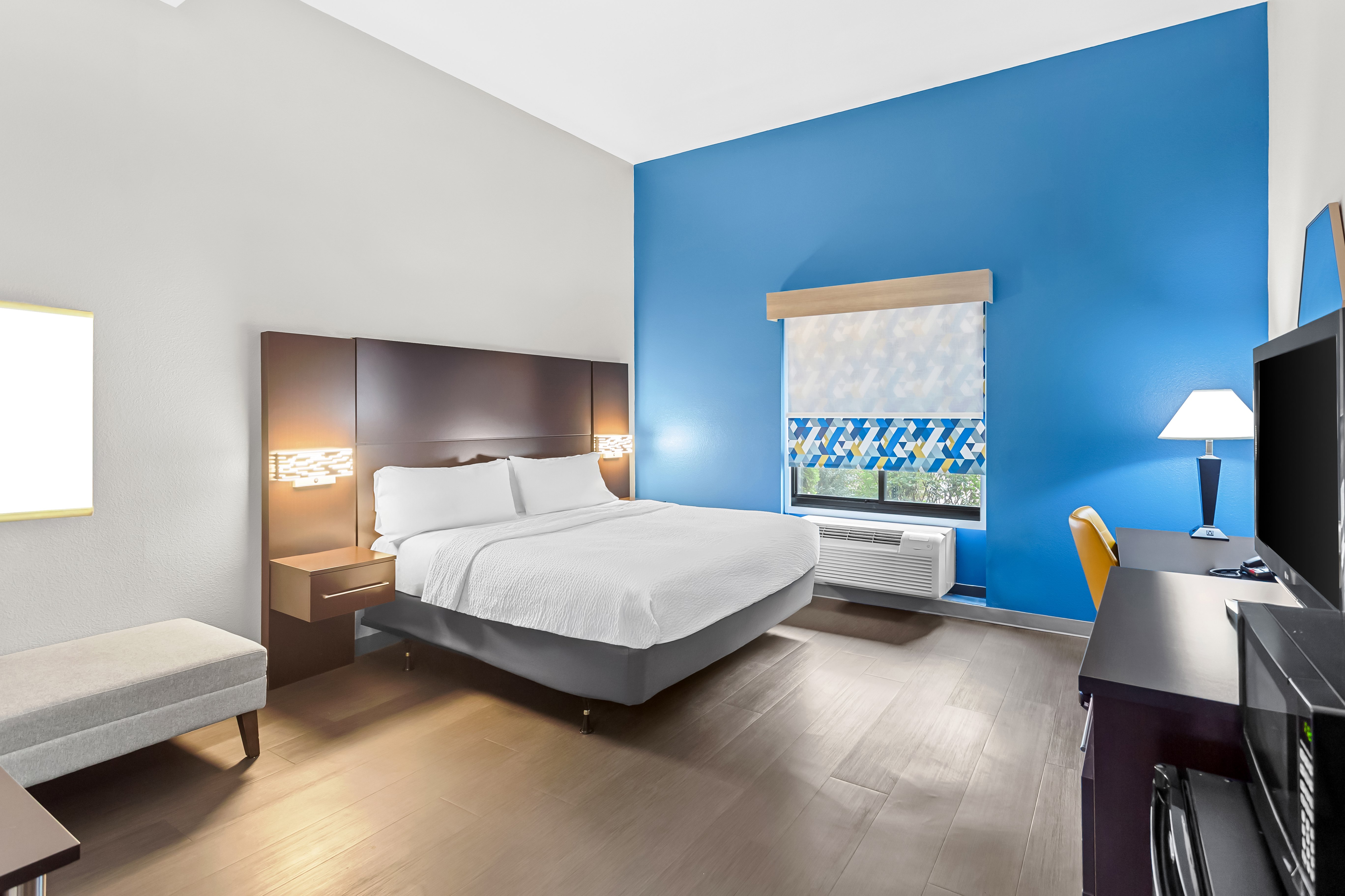 Holiday Inn Express Hotel & Suites Cross Lanes 36/75