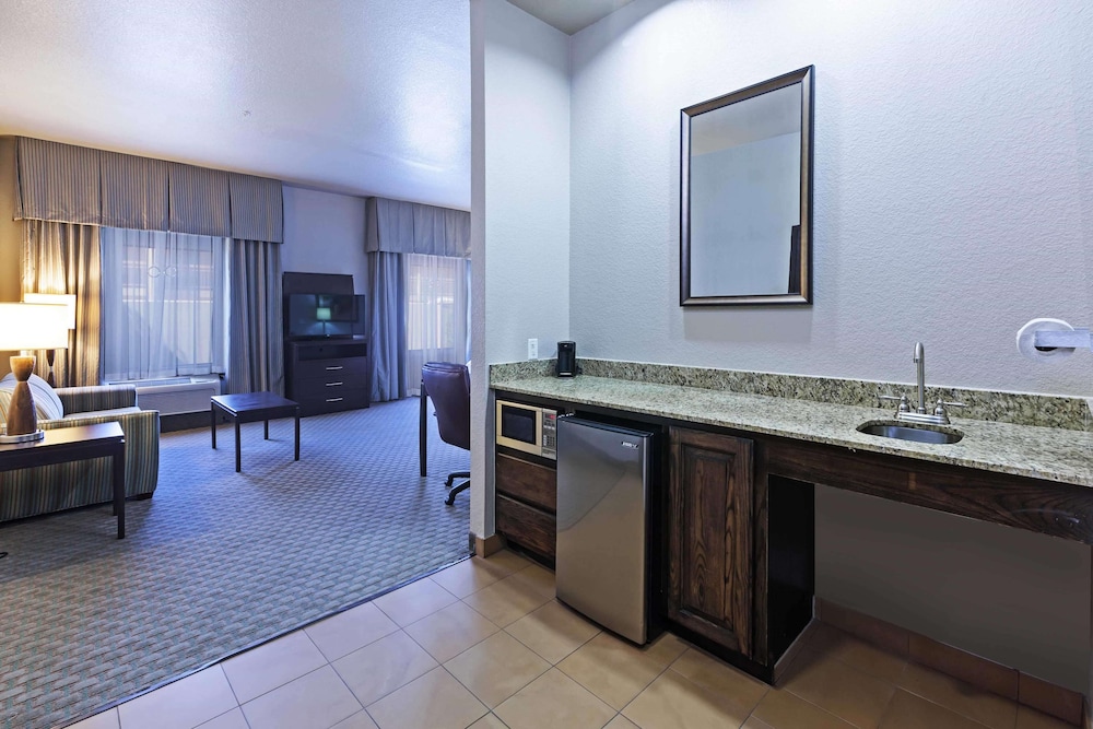 Hampton Inn and Suites Lake Jackson-Clute 8/41