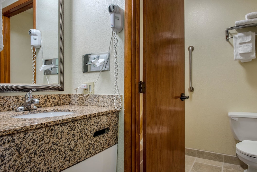 Quality Inn Bloomington Near University 11/39