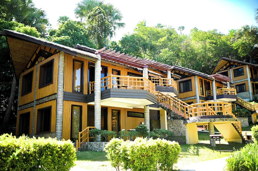 Fridays Puerto Galera 6/90