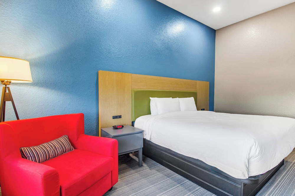 Sonesta Essential IAH Airport JFK Boulevard 11/53