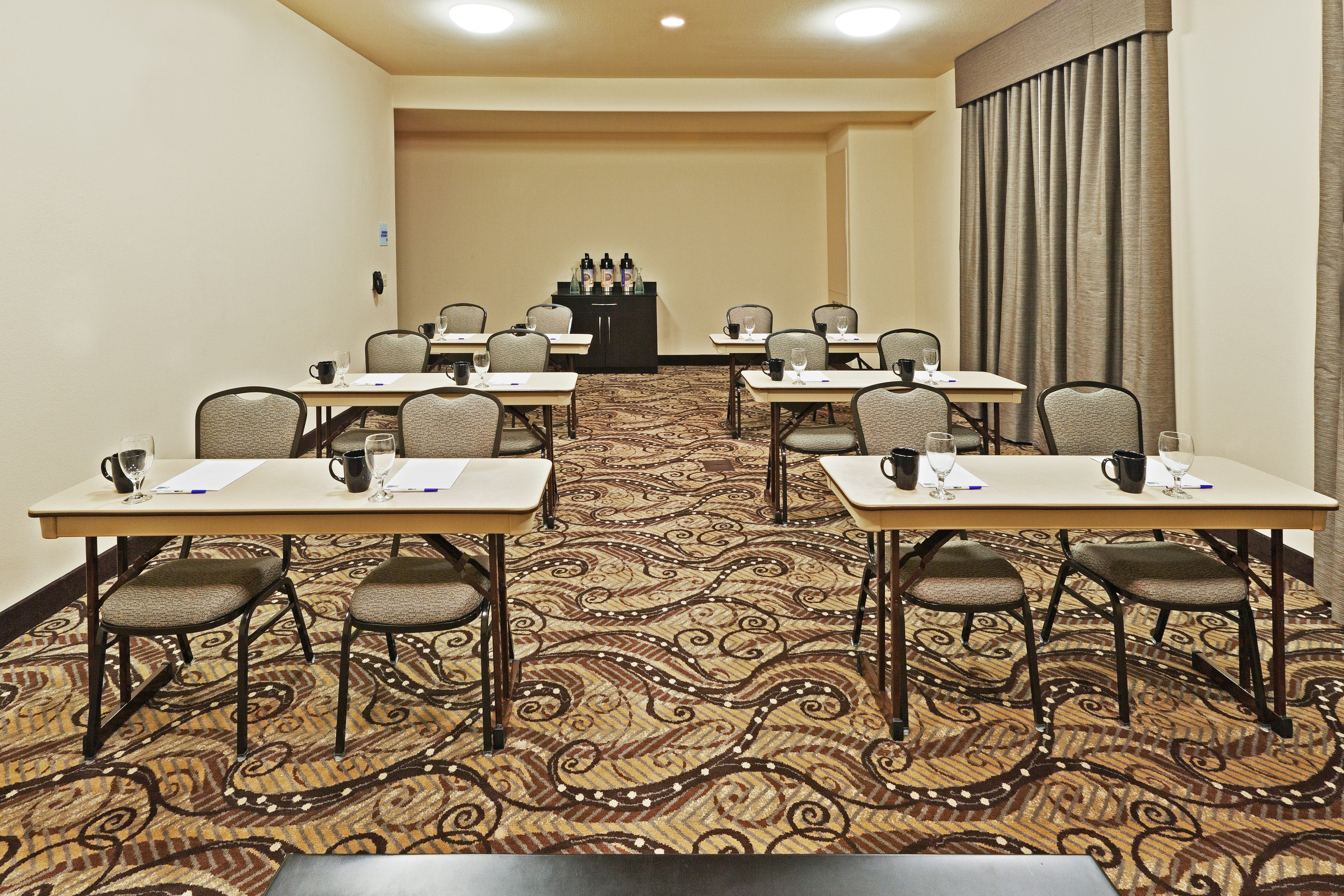 Holiday Inn Express Hotel Suites Oklahoma City Nw Quail Springs 67/76