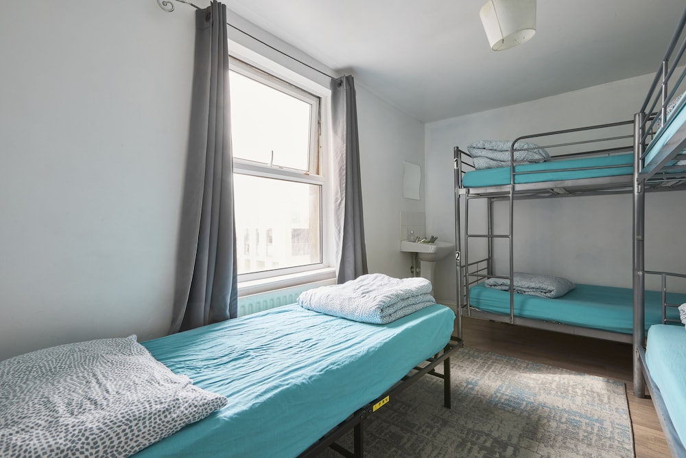 PRIVATE, 4 BEDS, TRUNDLE BED, SHARED BATHROOM