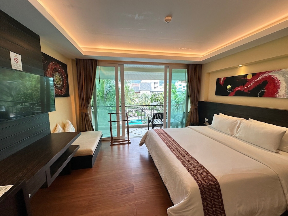 SUPERIOR POOL VIEW - DOUBLE BED