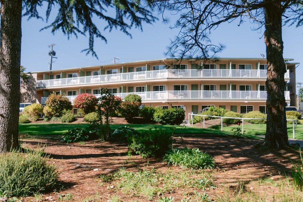 Riverfront Inn Roseburg 6/72