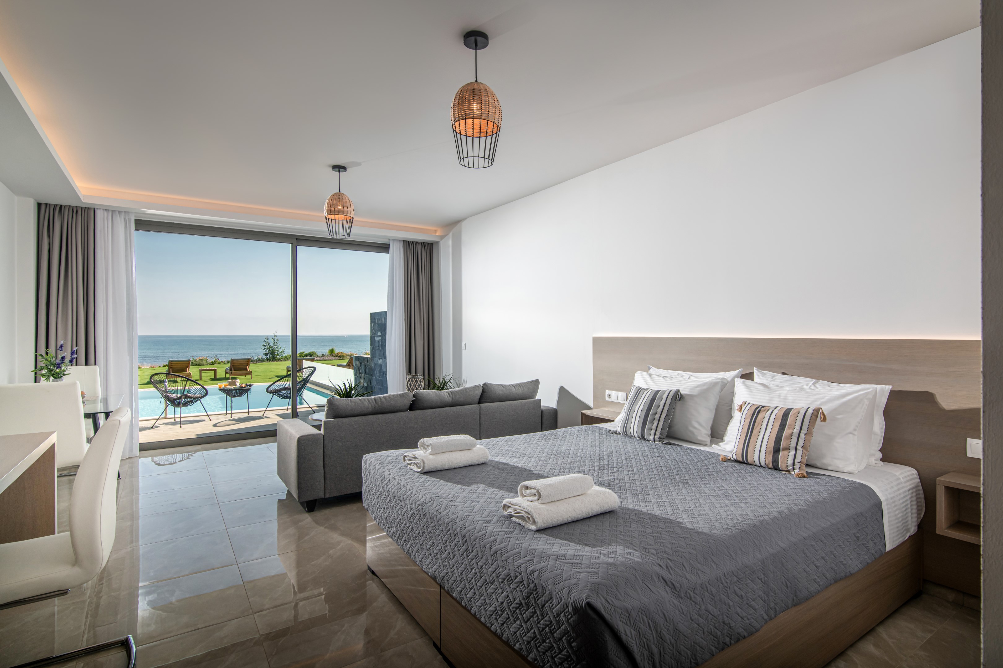 SUITE, PRIVATE POOL