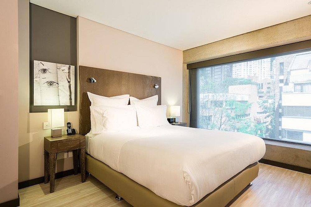 ROOM, DOUBLE BED