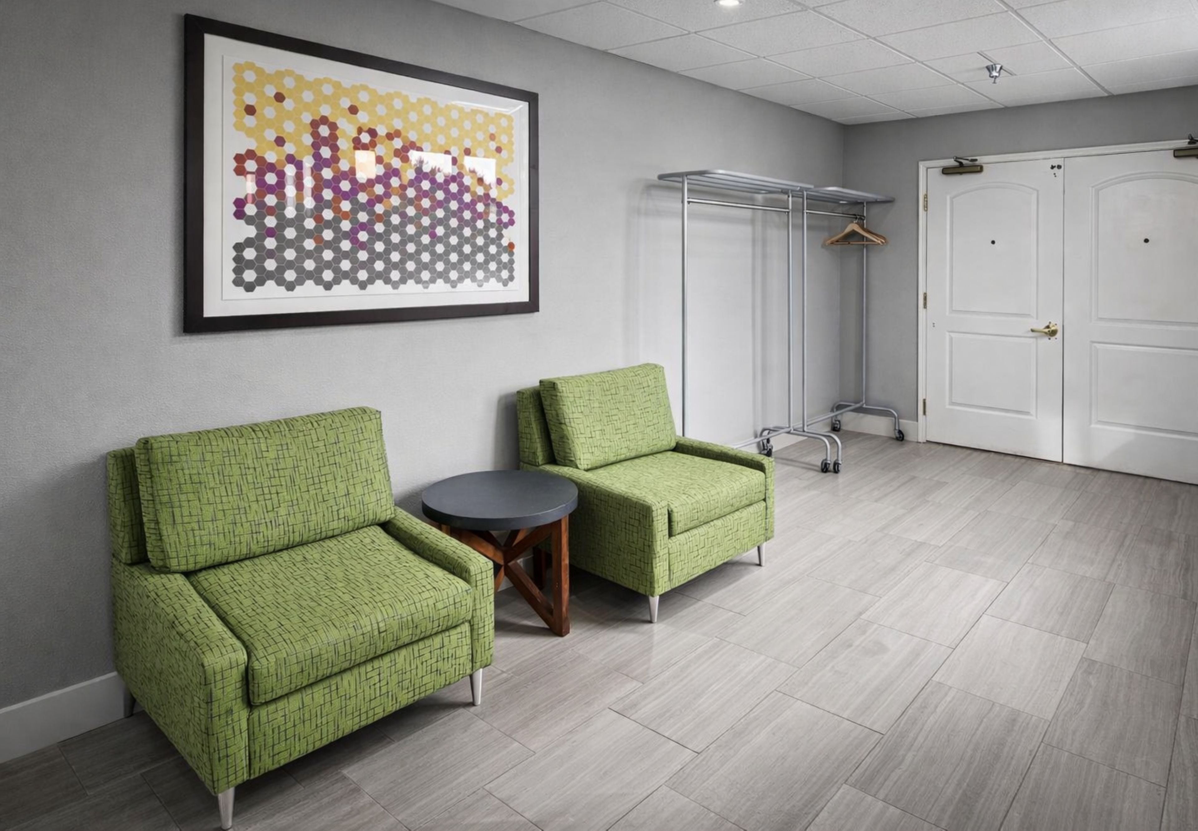 Holiday Inn Express Hotel Suites Winner 51/74
