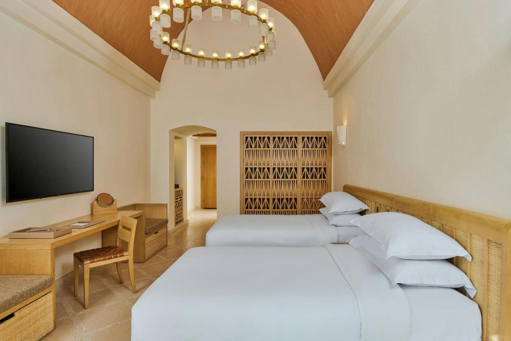 Guest Room, Premium, Twin Beds, Partial Sea View, Balcony or Terrace, Accessible