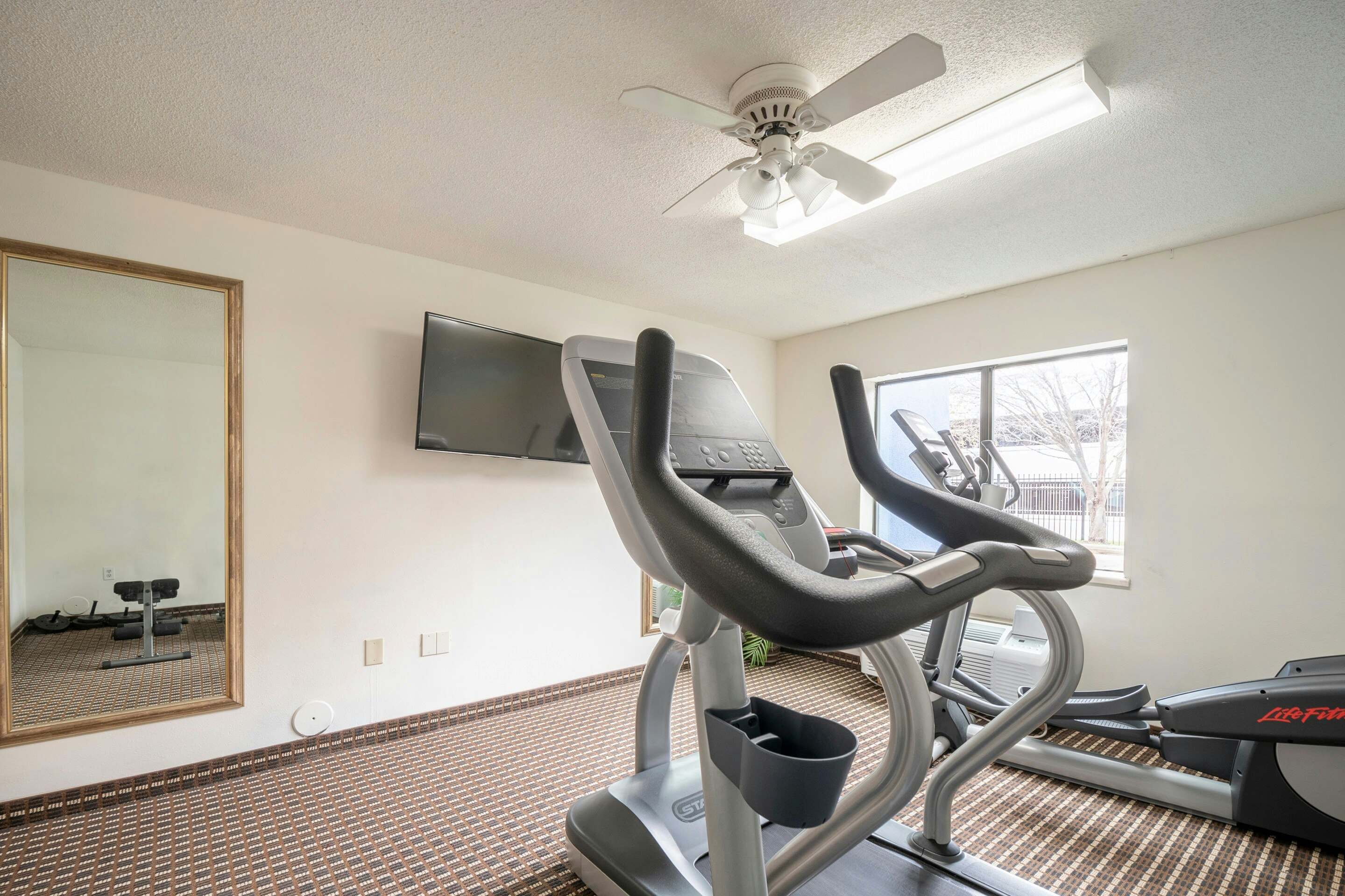 OYO Townhouse Houston Airport North 16/27