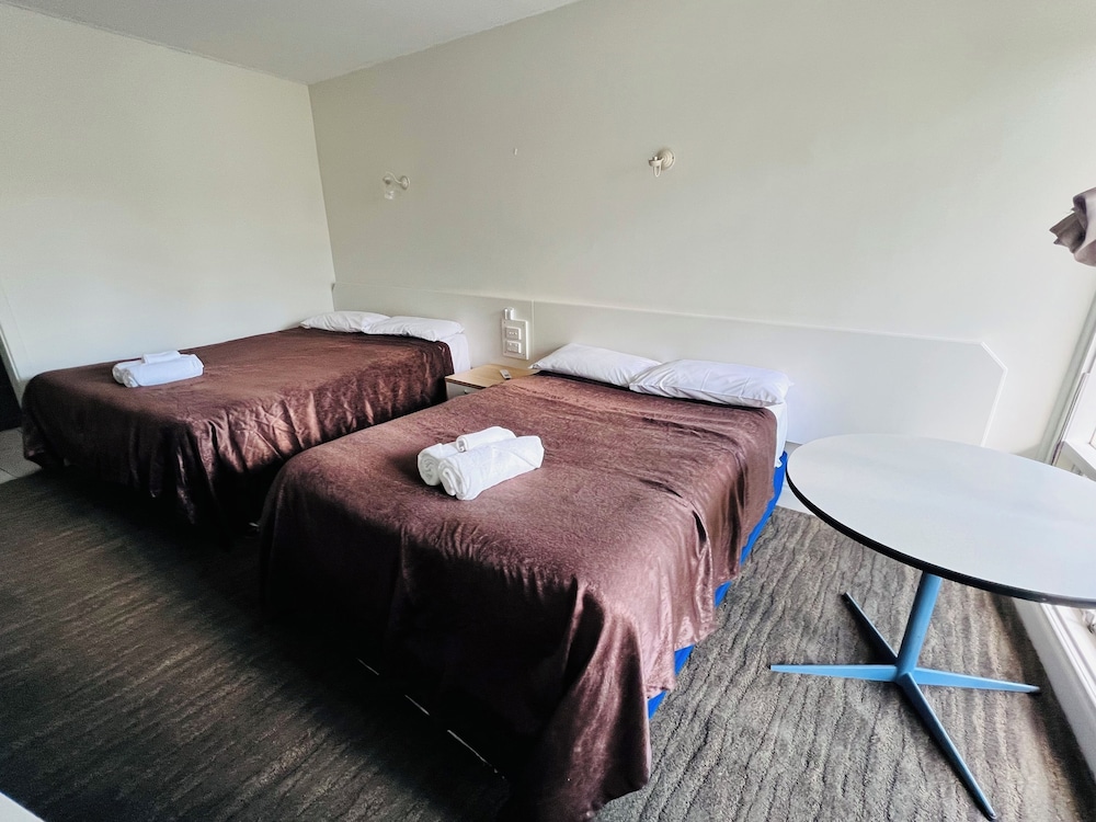 Comfort, 1 Double and 1 Single Bed