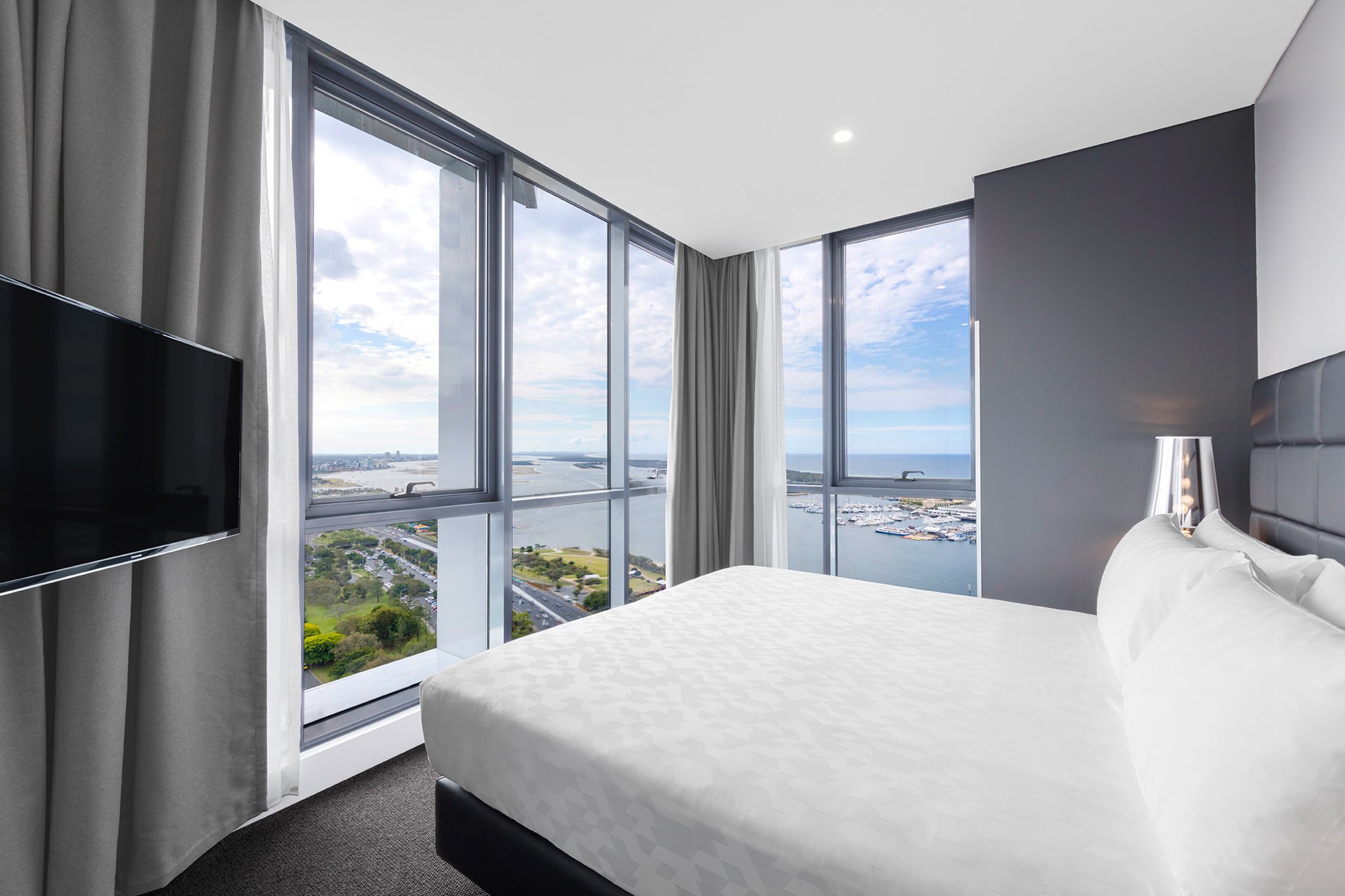 Meriton Suites Southport 1/11