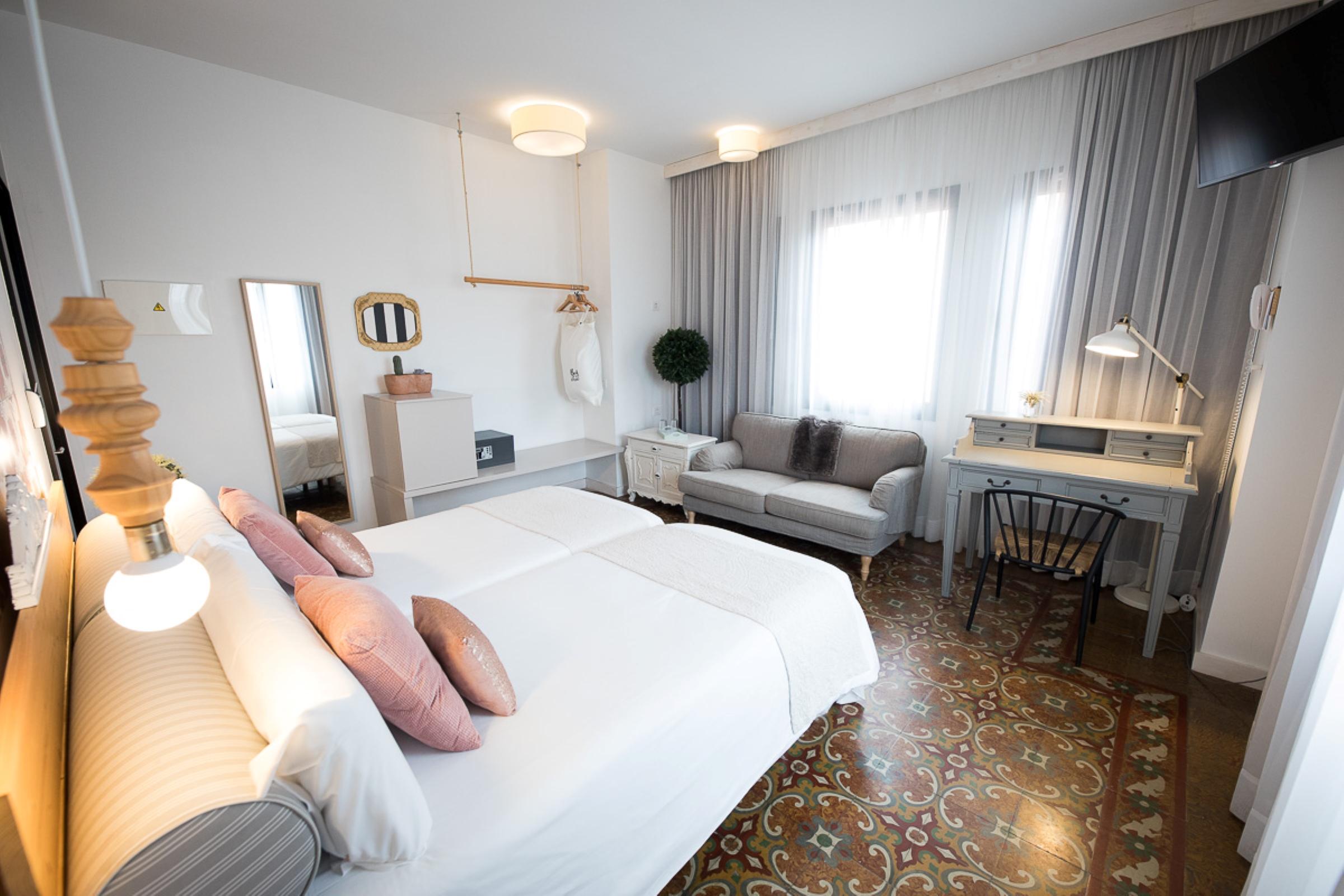 Superior, Double Bed, Street View
