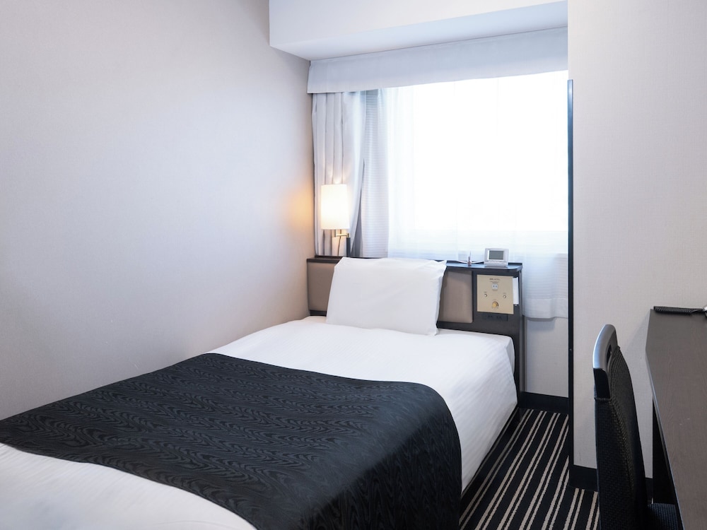 ROOM, SINGLE