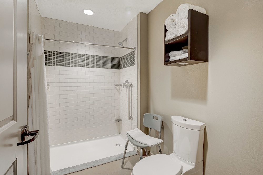 جناح استوديو بسرير كينج بمطبخ لذوي الإعاقة، Staybridge Suites BALTIMORE INNER HARBOR 5/6