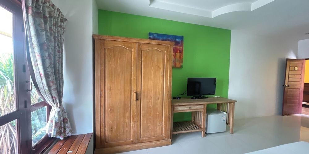 Yellow Tique Hotel 48/58