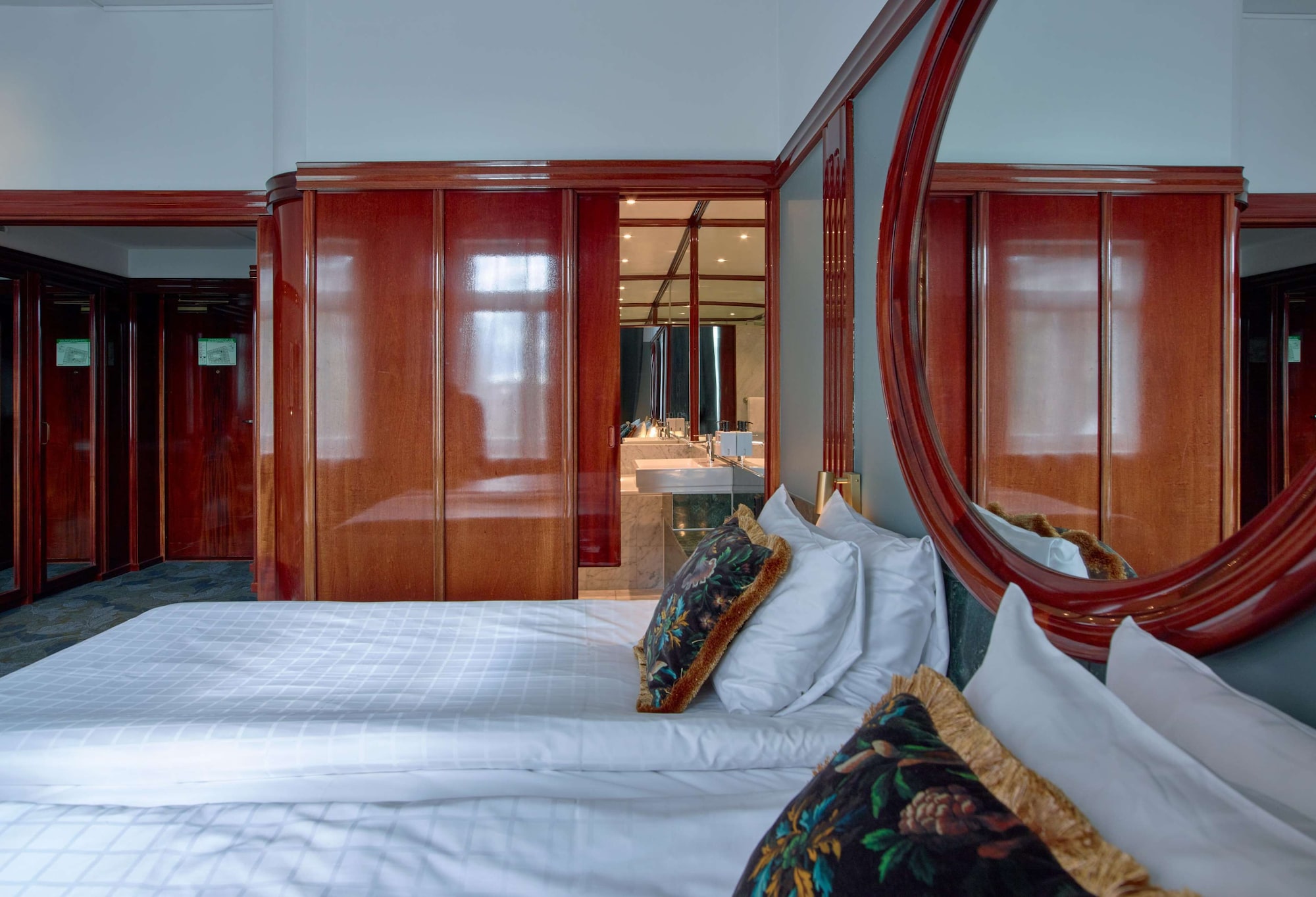 SUPERIOR, TWIN BEDS