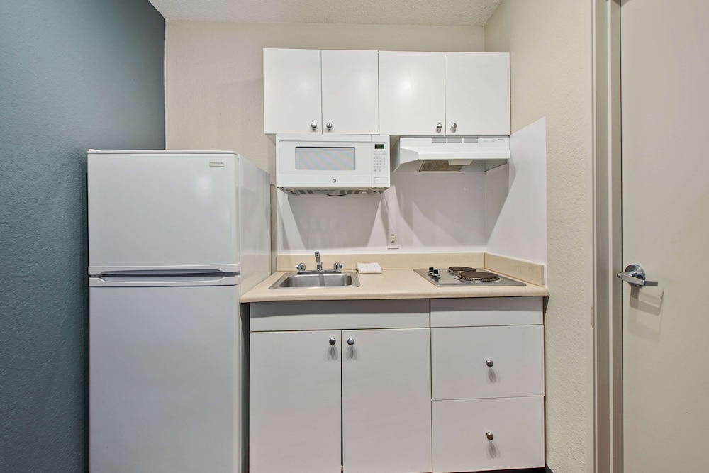 Extended Stay America - Miami - Airport - Blue Lagoon 24/43