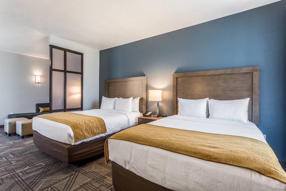 Upgrade, Suite, 2 Queen Beds, Sofa