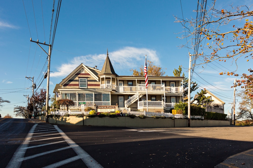 Crowne Pointe Historic Inn Spa 68/75
