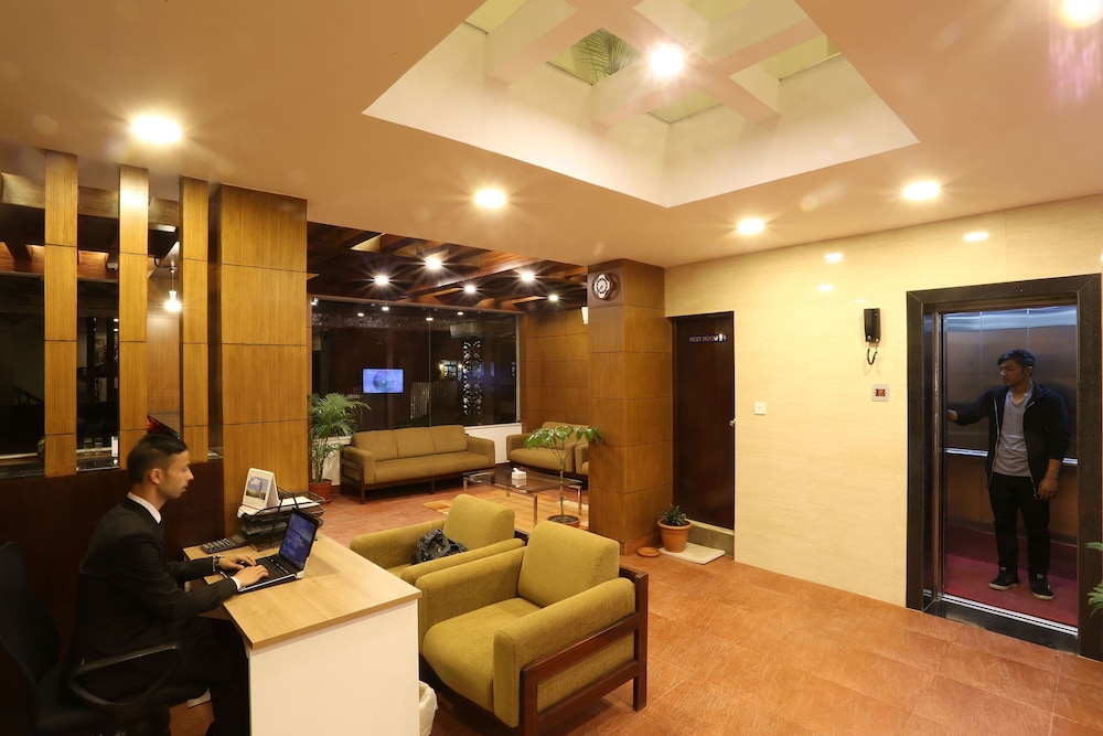 Hotel Jay Suites 53/75