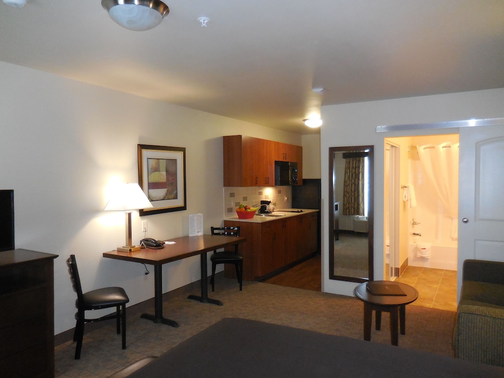 Ledgestone Hotel Vernal 46/63