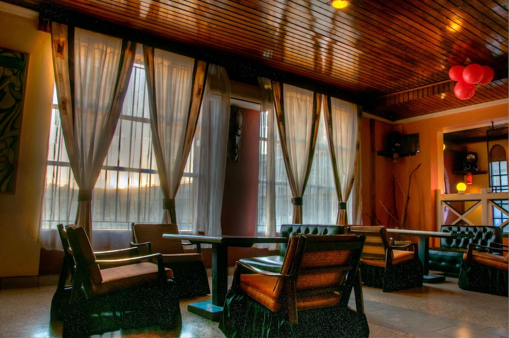 Kahama Hotel 28/40