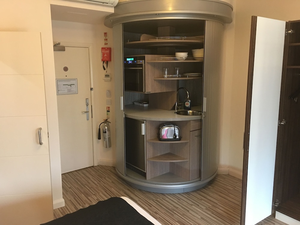 Simply Rooms & Suites 8/40