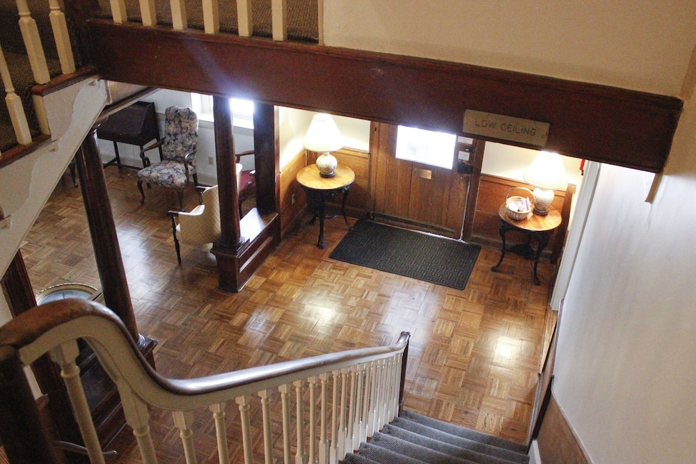 Wayside Inn 56/72