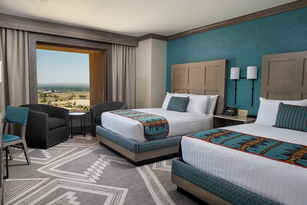 DELUXE, KING BED, ACCESSIBLE