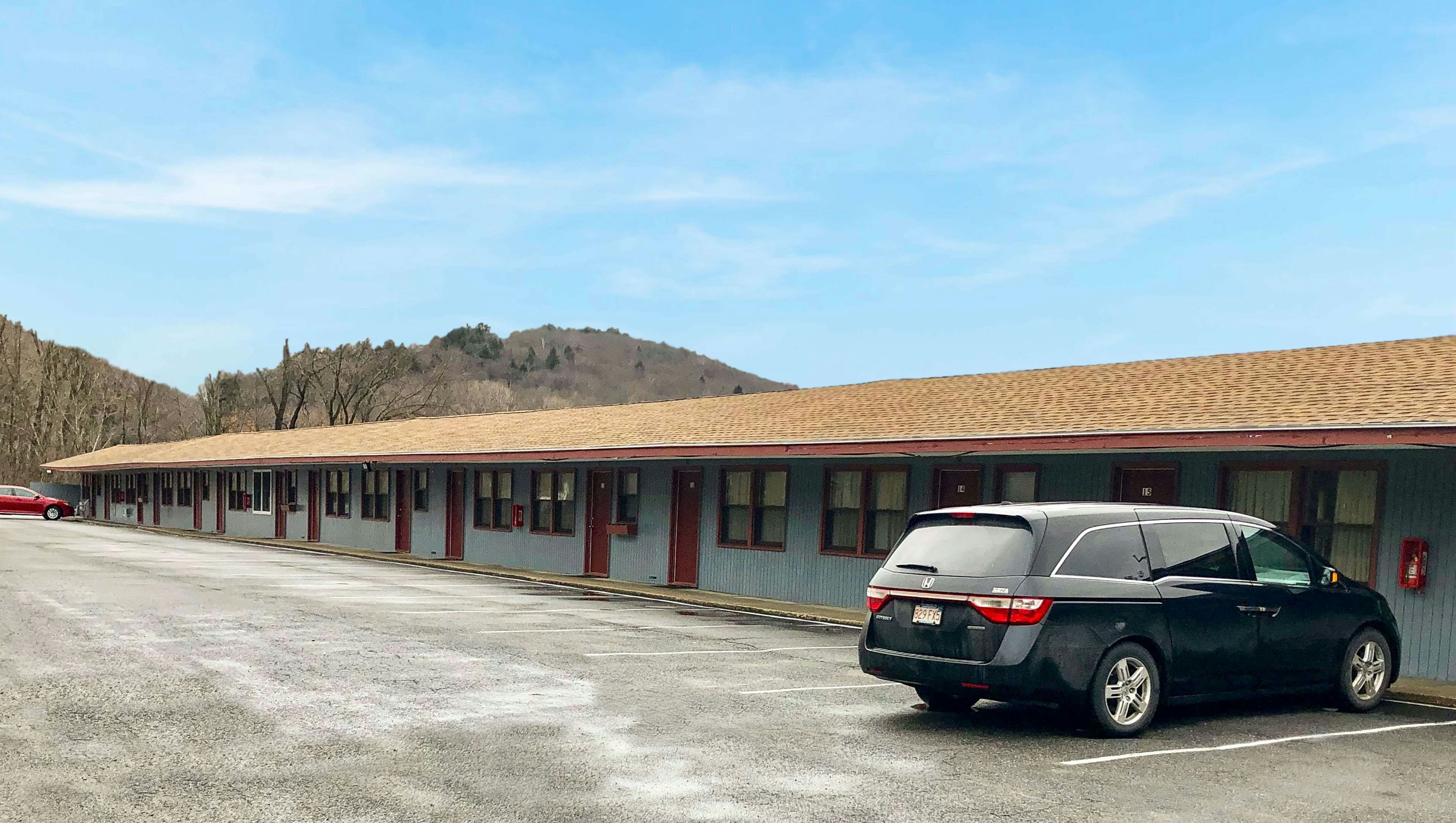 Pleasant Valley Motel West Stockbridge 18/23