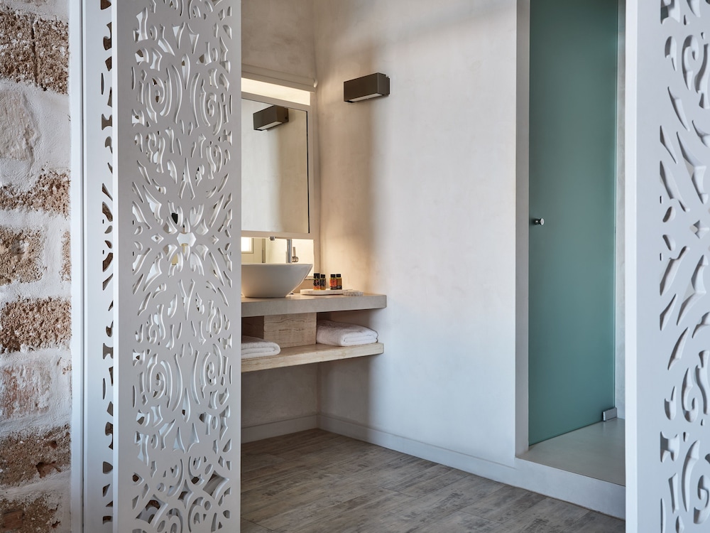 Chania Inn 42/46