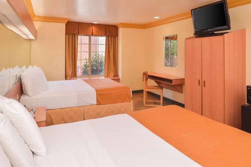 Standard, Quadruple, 2 Queen Beds