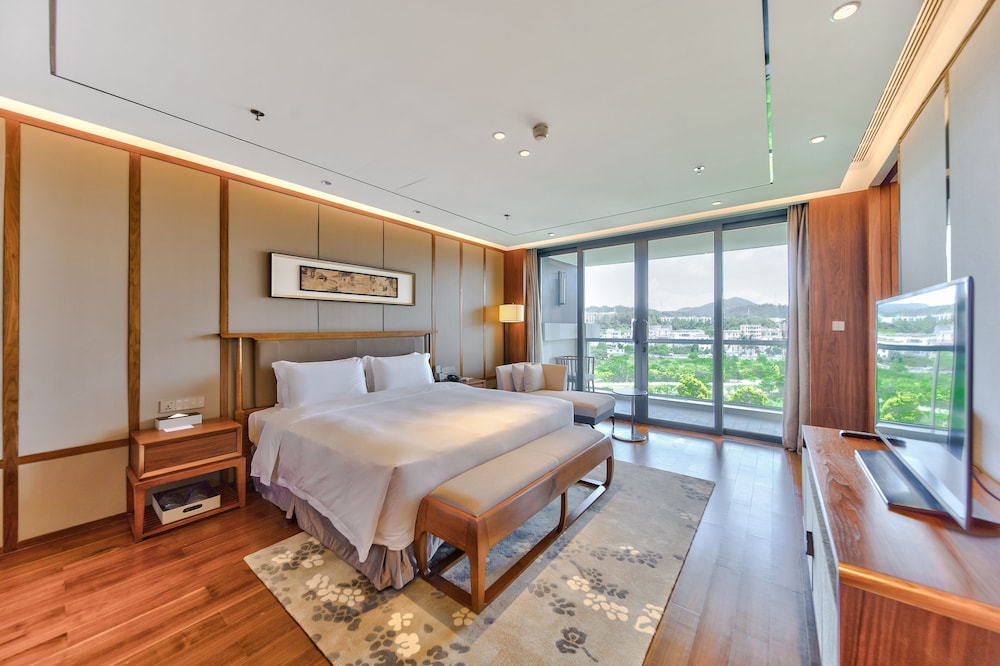 BUSINESS, SUITE, QUEEN BED