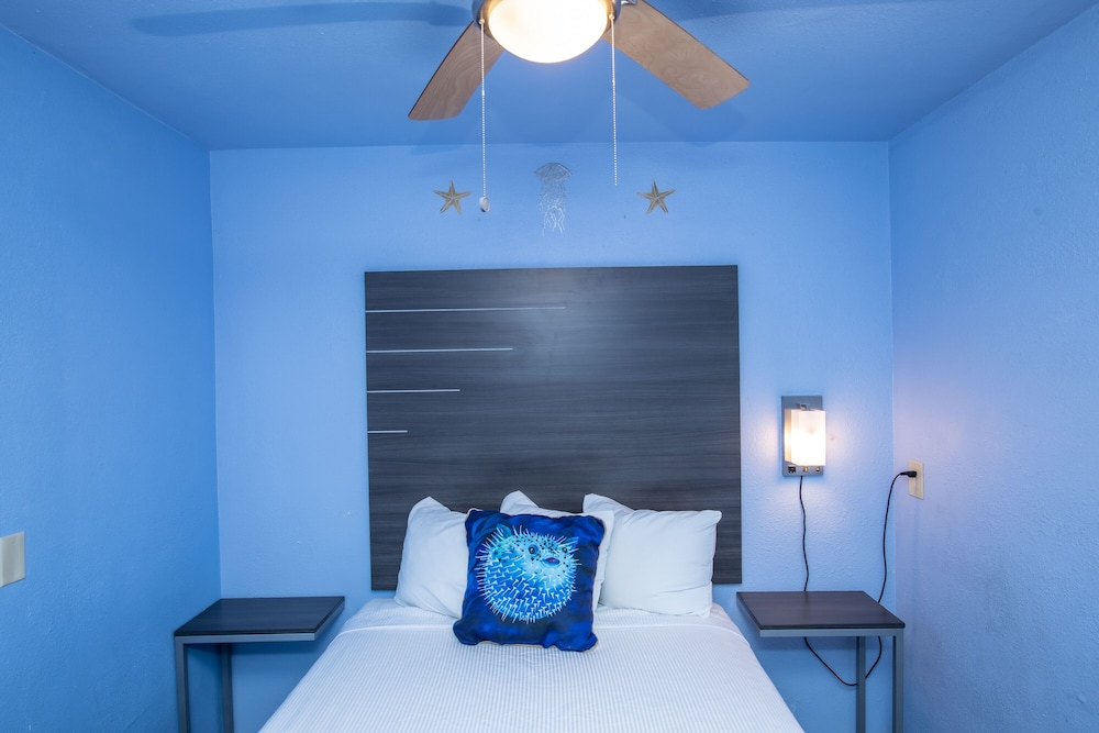 Aqua Breeze Inn 24/55