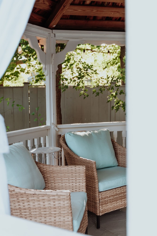 Westbrook Inn Bed and Breakfast 54/74