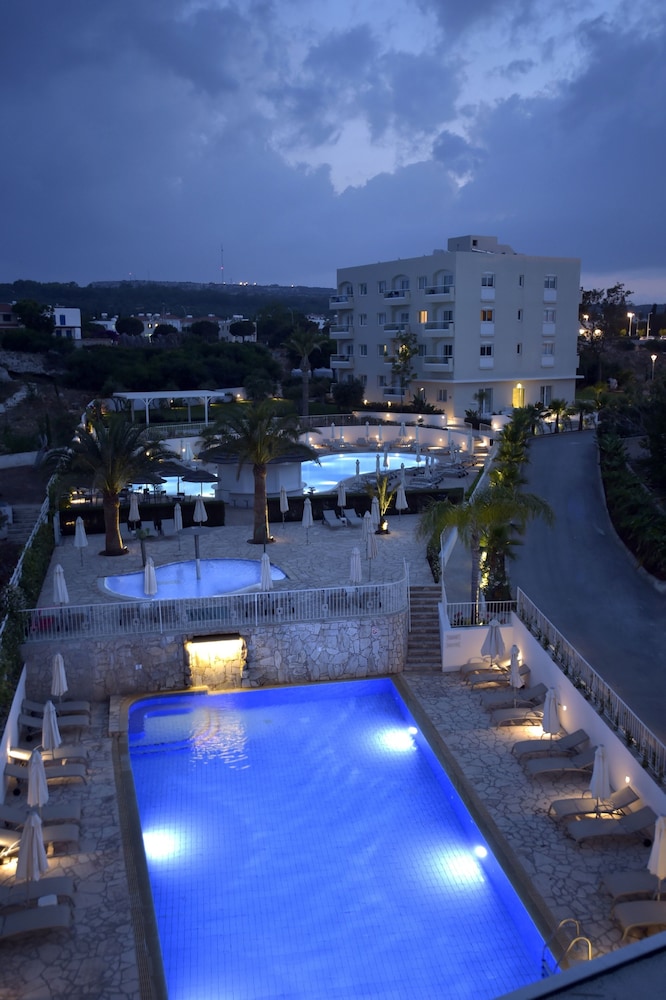 Sunrise Gardens Aparthotel 24/26