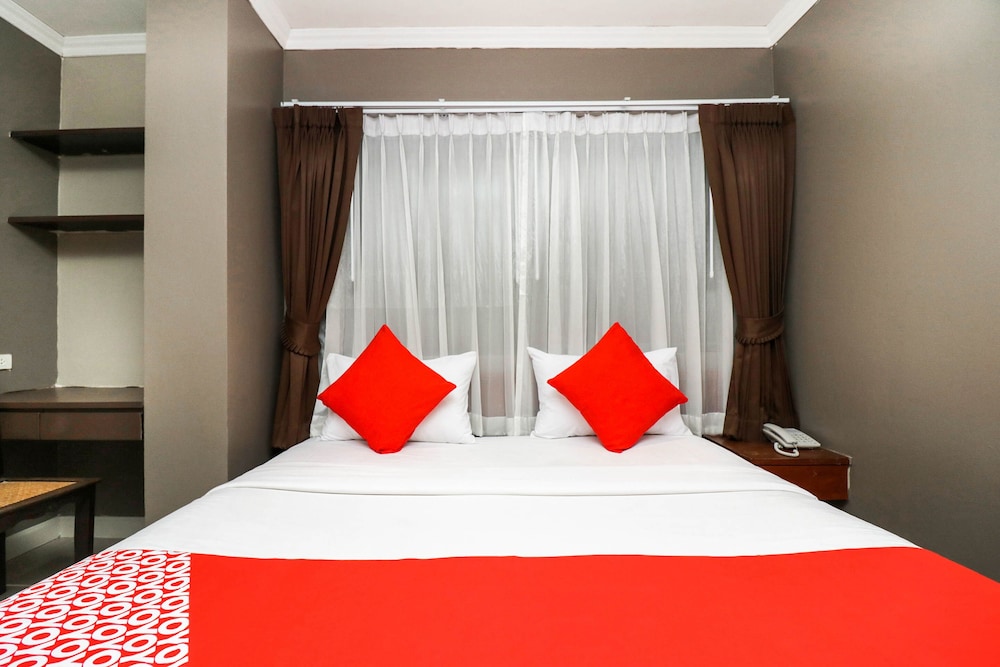 NATURAL BEACH HOTEL AND BAAN SILA 25/59