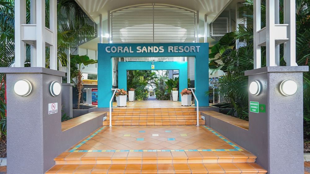 Coral Sands Beachfront Resort 5/59