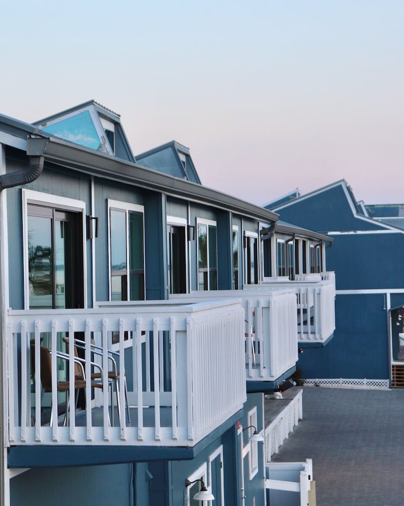 Fishermens Village Resort 2/48