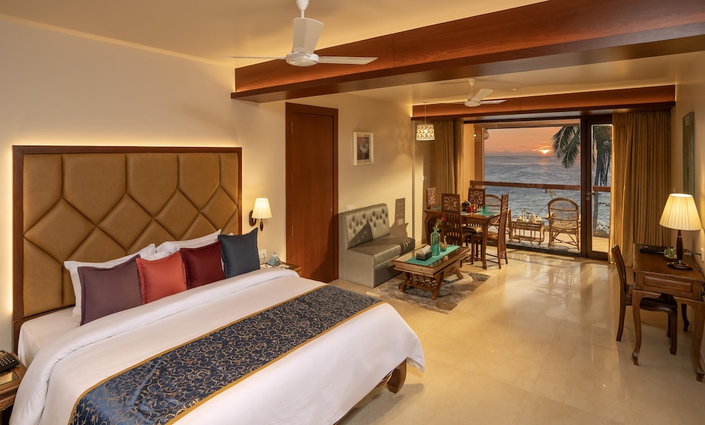 Suite, King Bed, Sea View, Living Area