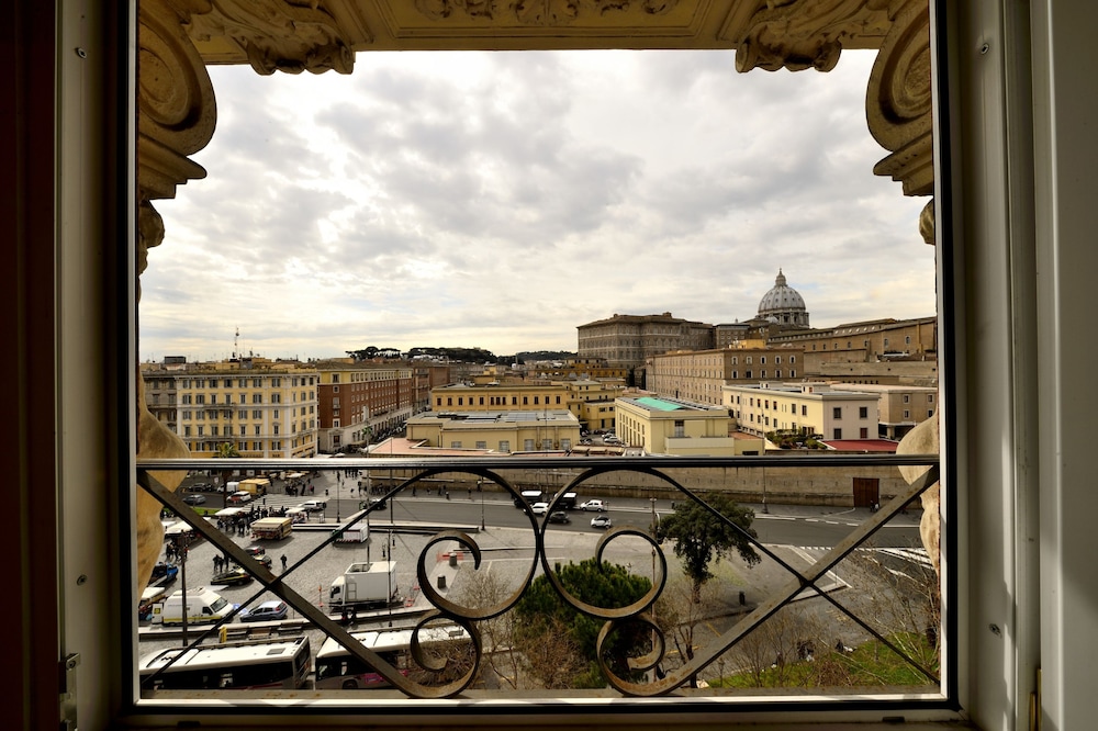 A View & A Touch Of Rome 57/69