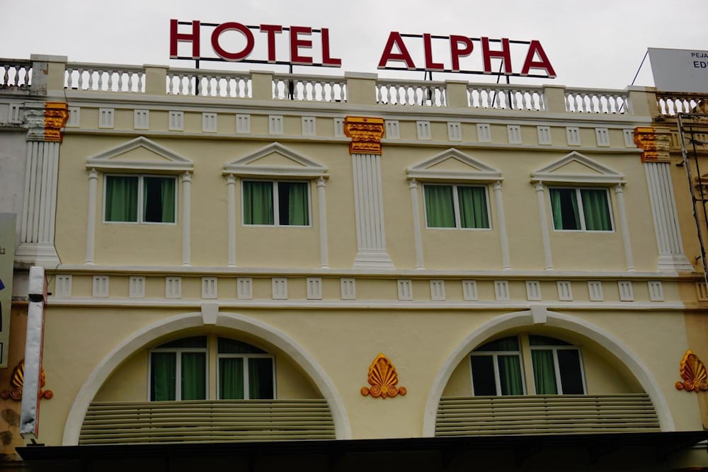 Hotel Alpha 1/58