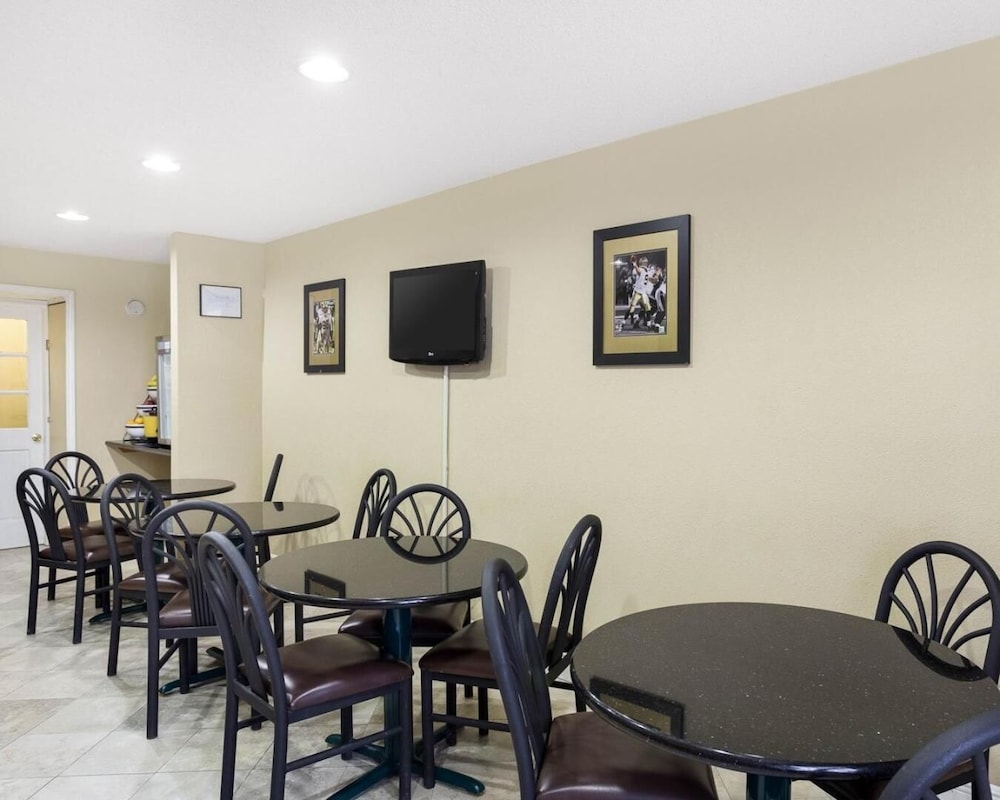 Studio6 Luling, LA 22/39